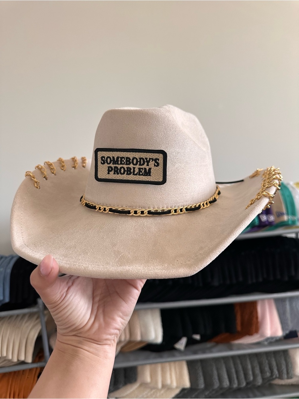 Morgan Wallen - Somebody's Problem Cream Suede Cowboy Hat with Gold Chain Trim - Picture 4 of 6